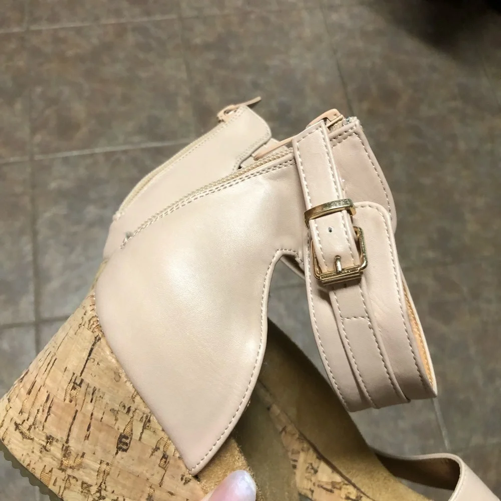 Dream Paris Platform Wedges Size 9.5 Peach